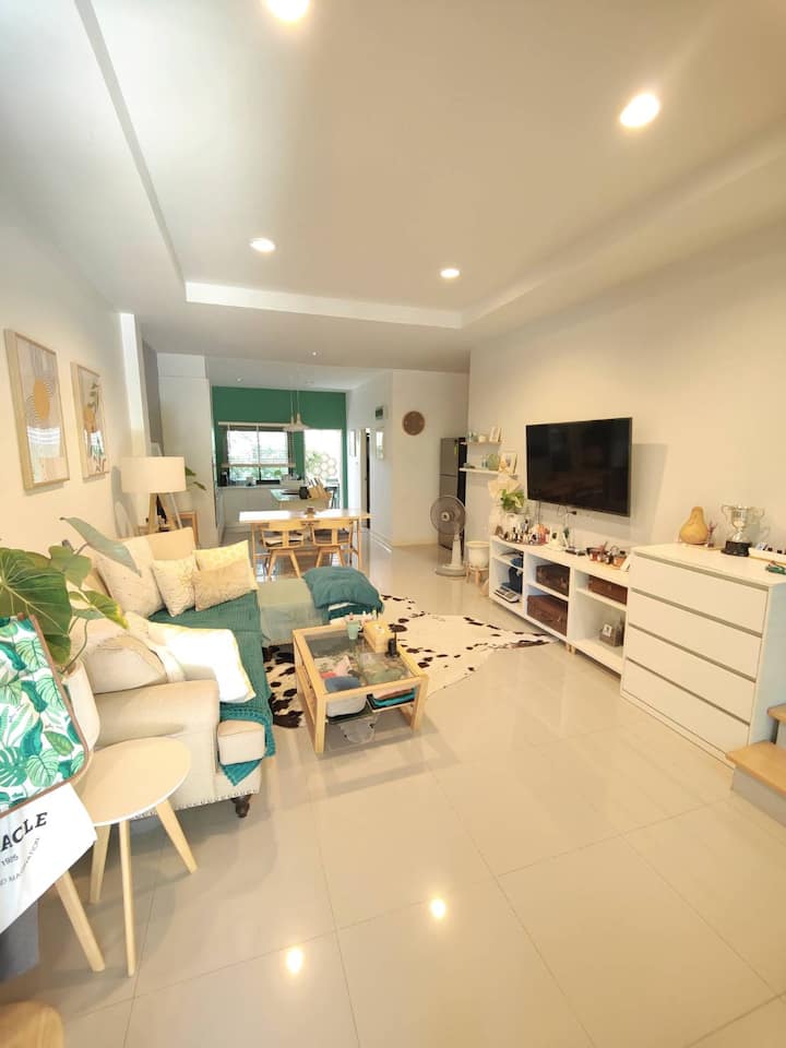 Chillhouse Korat: Cozy Modern Townhome - Nakhon Ratchasima