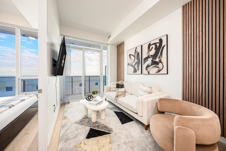 Lakefrontpenthouse Workstation Customdesignparking - Toronto