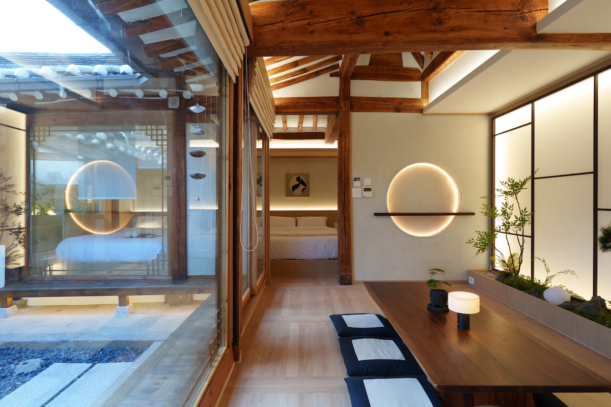 Premium Private Hanok | 2 minutes from Gyeongbokgung Palace Β· Jacuzzi Β· Bukchon Β· Seochon Β· Gwangjan