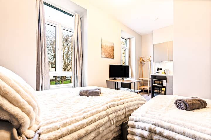 F2 | Little Venice | Next To Tube | Sleeps 4 - Marylebone