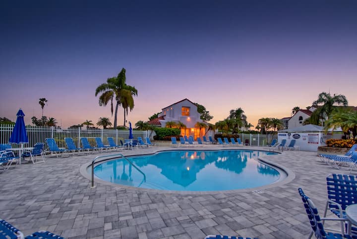 Isla Del Sol 2br Coastal Paradise With Pool - St. Pete Beach, FL