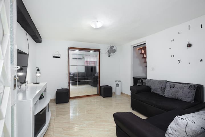 Two-level Old Havana 2br With 3 A/cs And Wi-fi - Havana