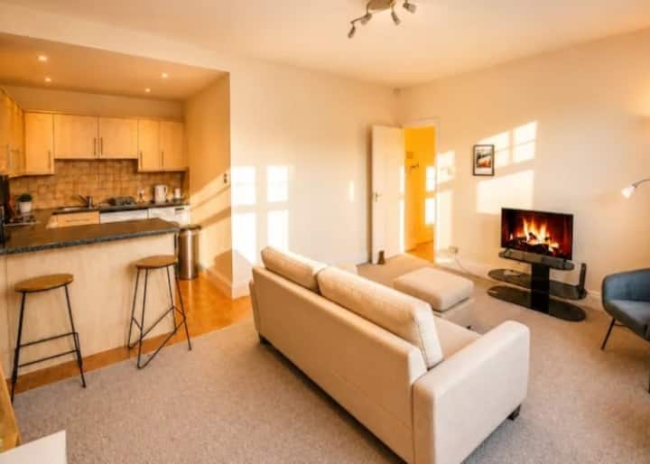 Stylish 1br Flat | High Street | Sleep 3 - Bromley
