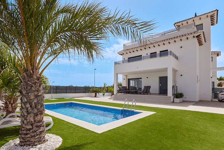 La Marina Villa With Private Pool - By Welcomely - La Marina