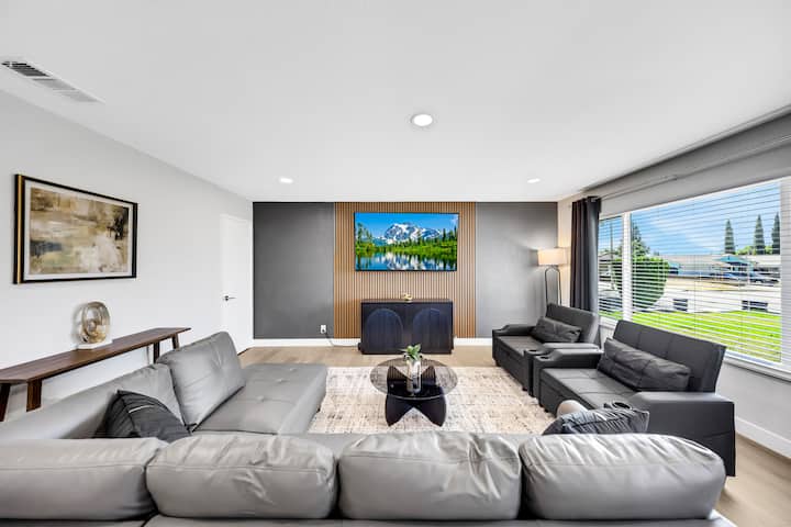 Brand-new Remodeled Retreat With Private Game Room - Ontario, CA