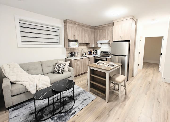 Modern 2br Luxury Suite | White Rock - Surrey