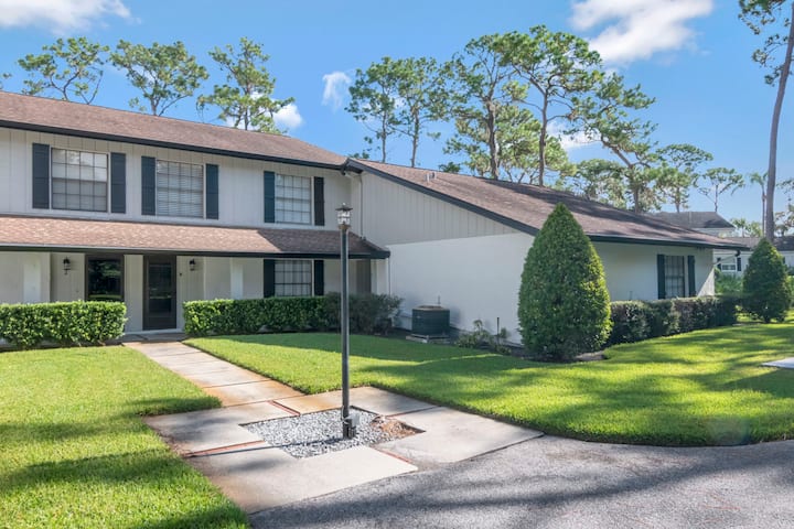 Spacious 2br-2ba Townhome Located In Saddlebrook - Wesley Chapel