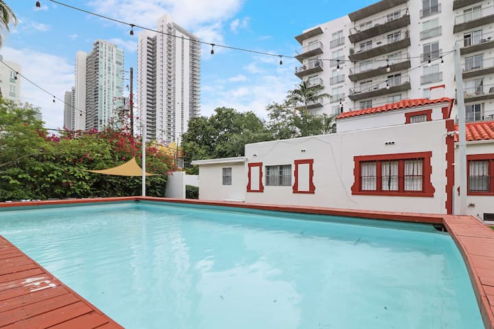 5 Bedroom | Home Near Wynwood | Pool |Free Parking - South Beach, FL