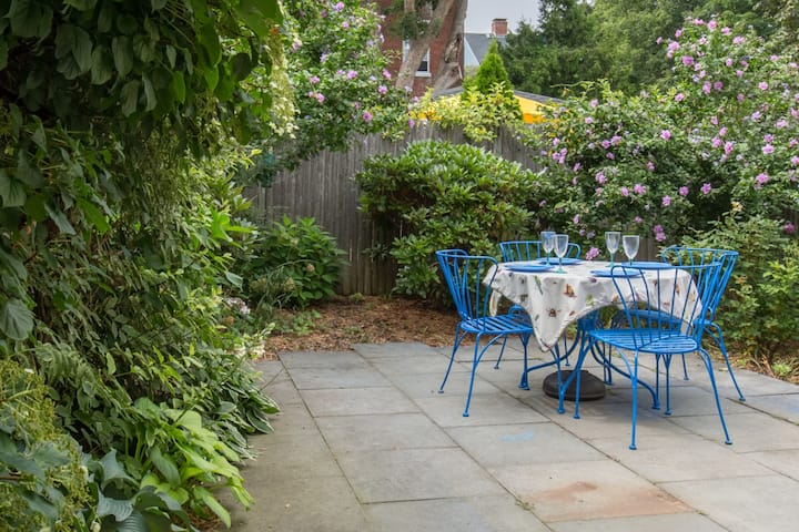 Brackett Cottage: Near Salem! Near Shops & Dining - Marblehead, MA