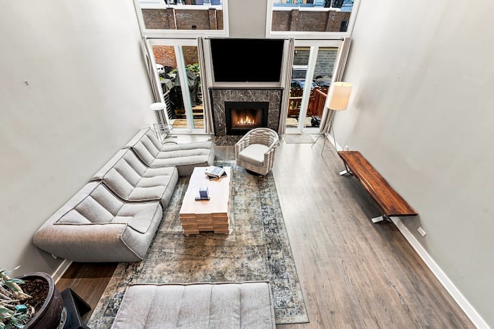 Skyline Views River West Townhouse; 2 Parking Incl - Chicago, IL