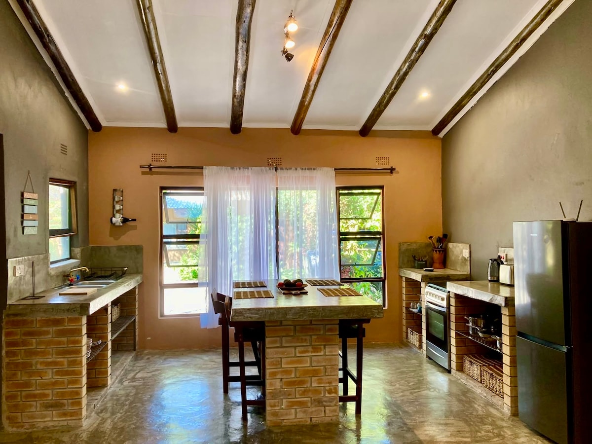 Home in Maun: peaceful, nature-oriented retreat