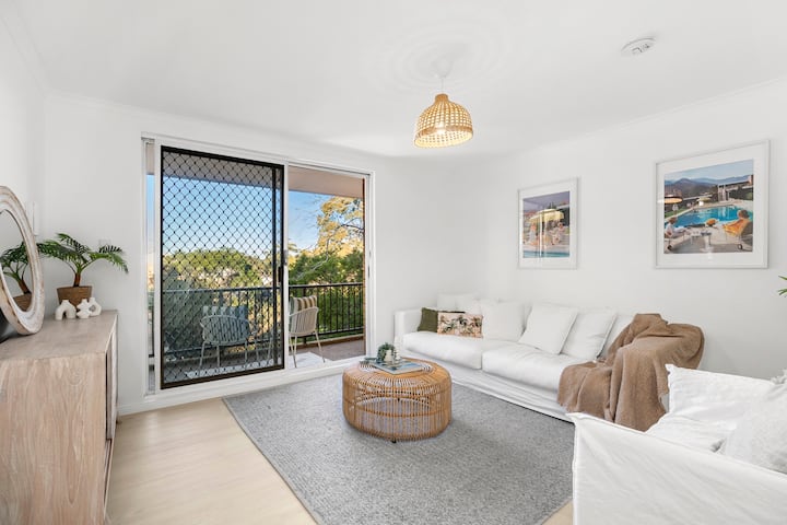 Stylish 3br | Steps To Westfield & Train Station - Cronulla