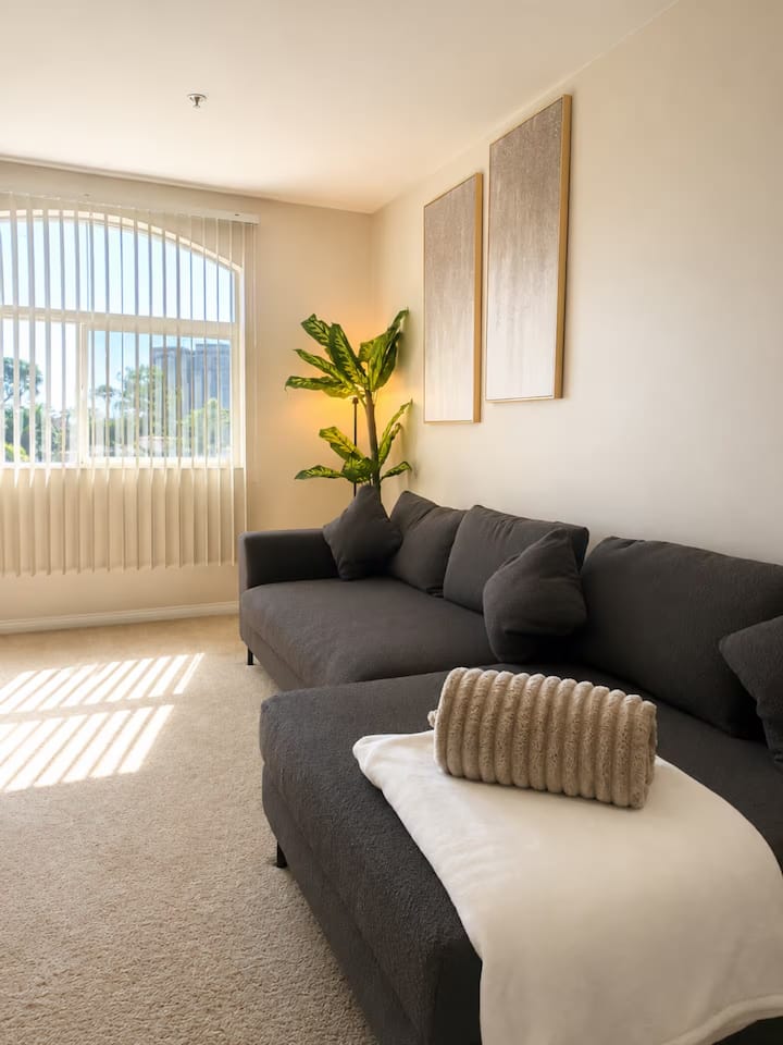 Luxury 1br 1ba W/ Pool & Jacuzzi - Marina del Rey, CA