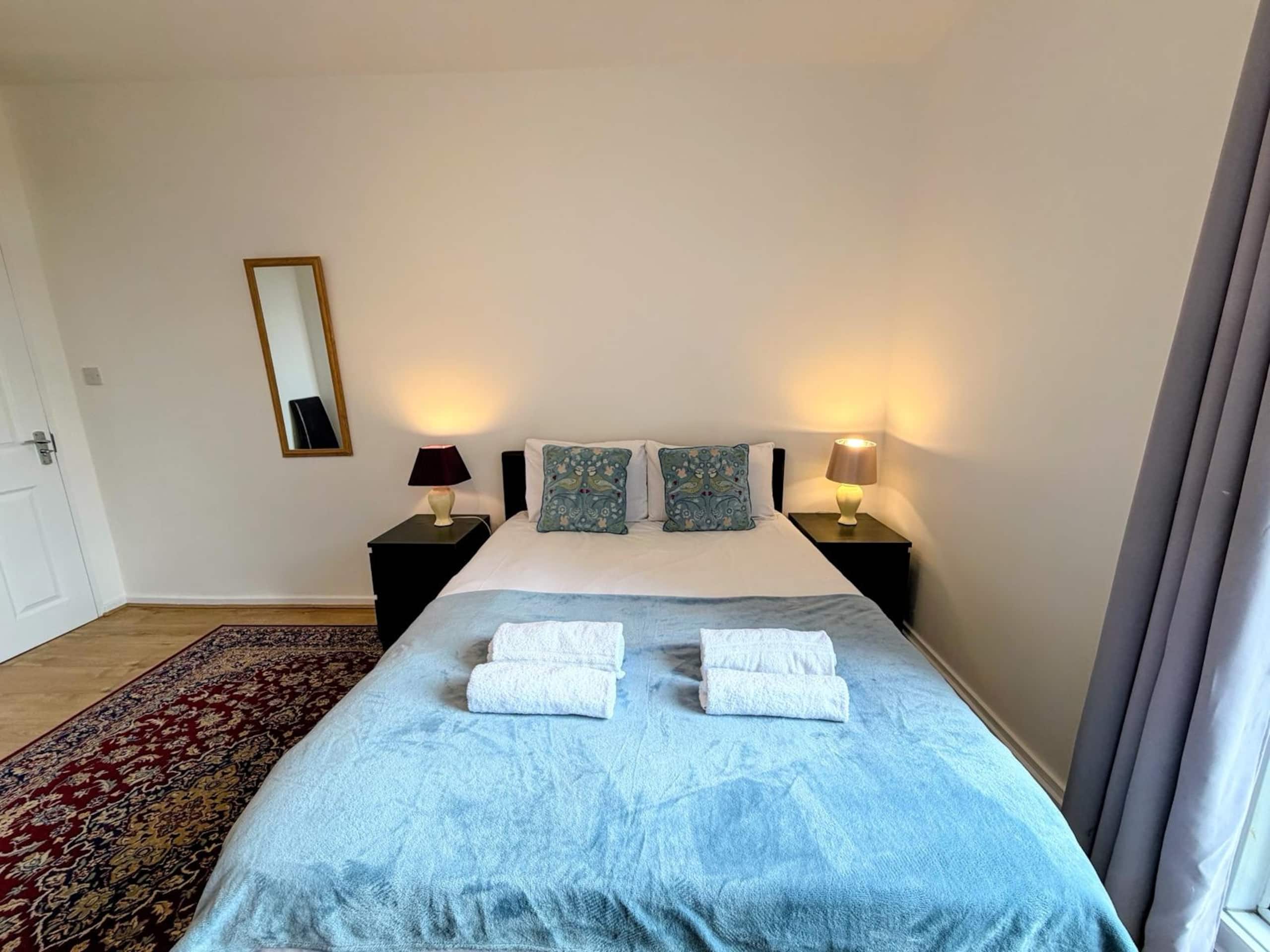 Reading House 44 · Chic 2BR London Apartment Near Transit - Photo 7