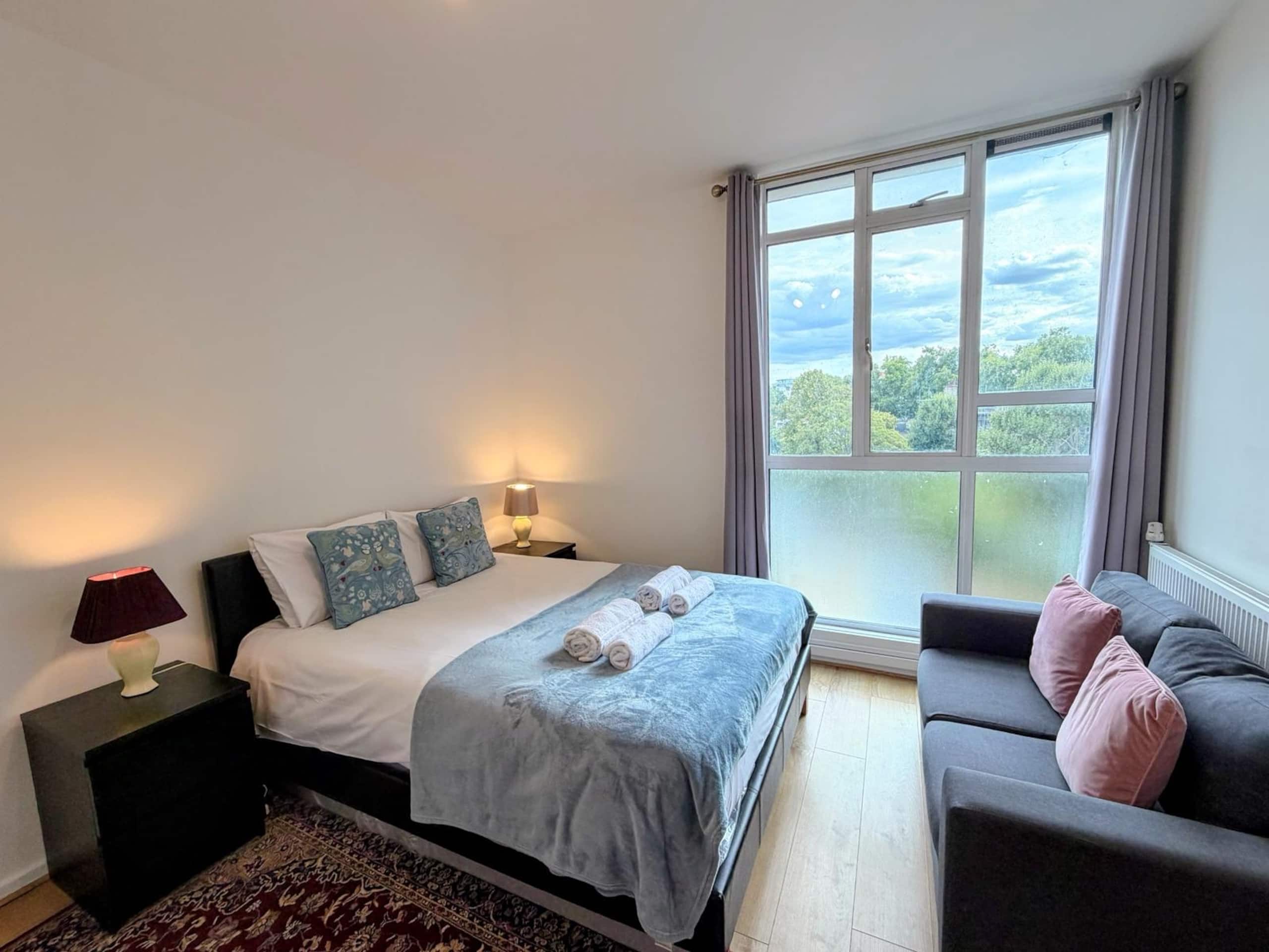 Reading House 44 · Chic 2BR London Apartment Near Transit - Photo 3