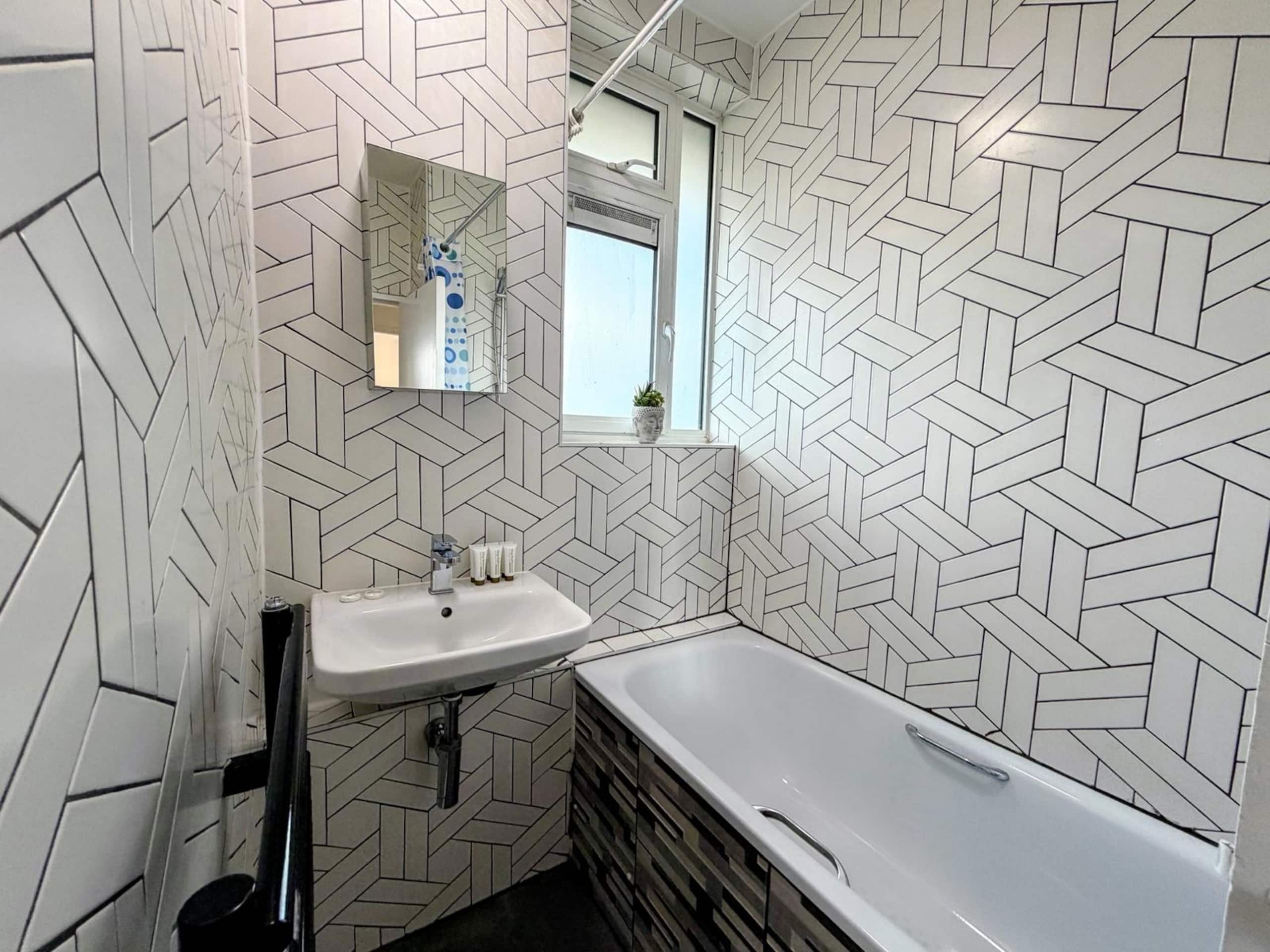 Reading House 44 · Chic 2BR London Apartment Near Transit - Photo 20