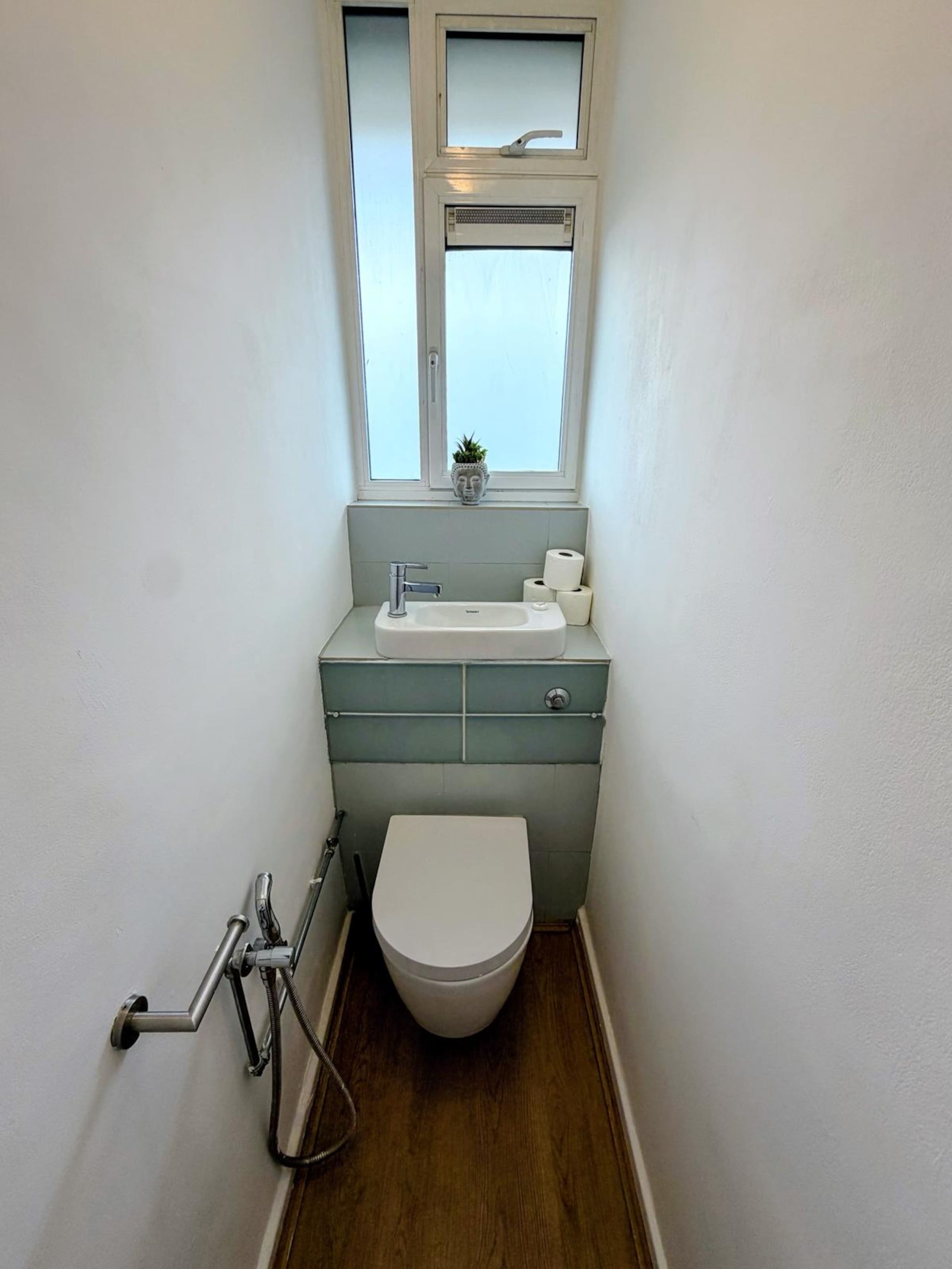 Reading House 44 · Chic 2BR London Apartment Near Transit - Photo 16
