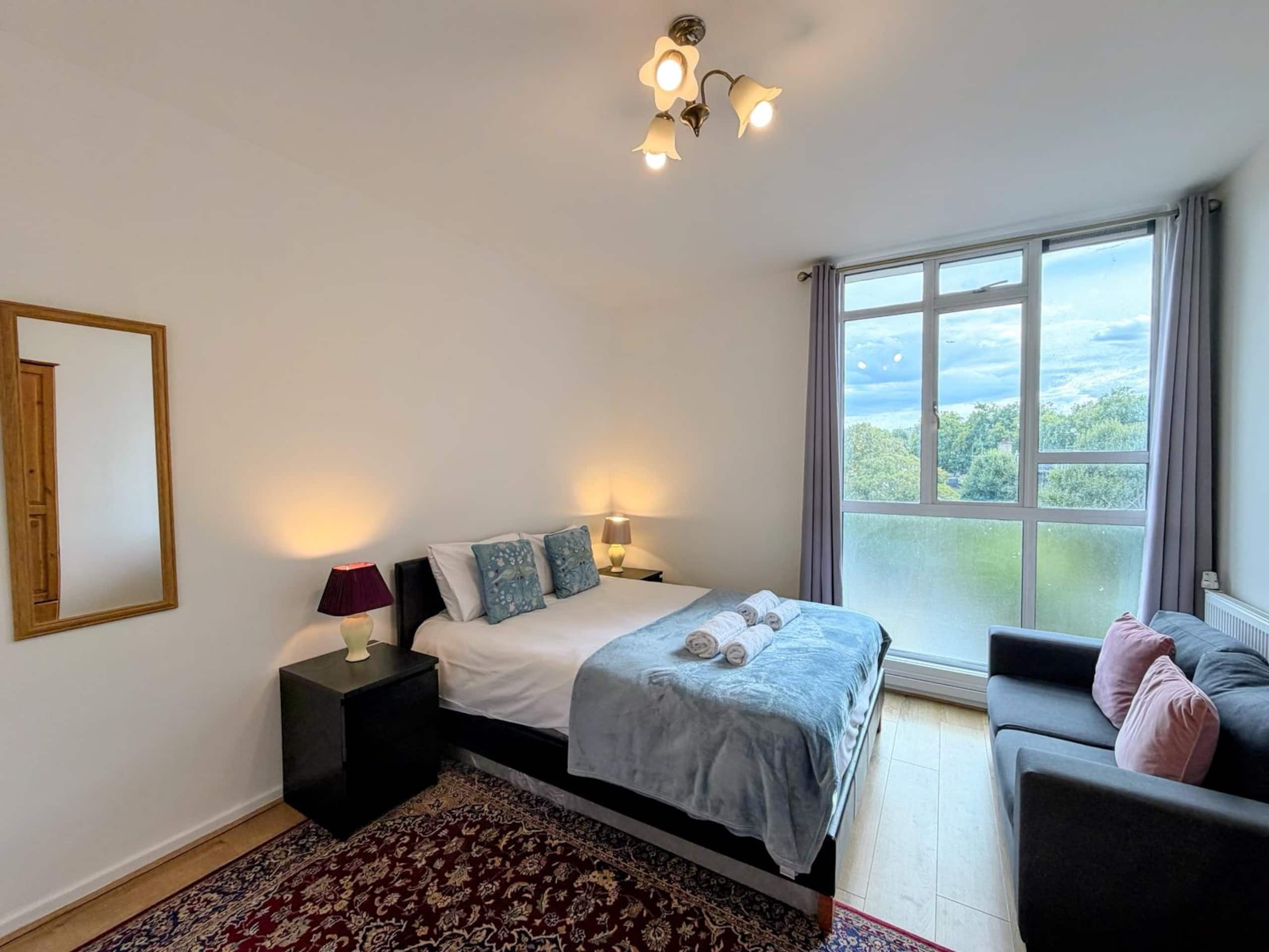 Reading House 44 · Chic 2BR London Apartment Near Transit - Photo 8