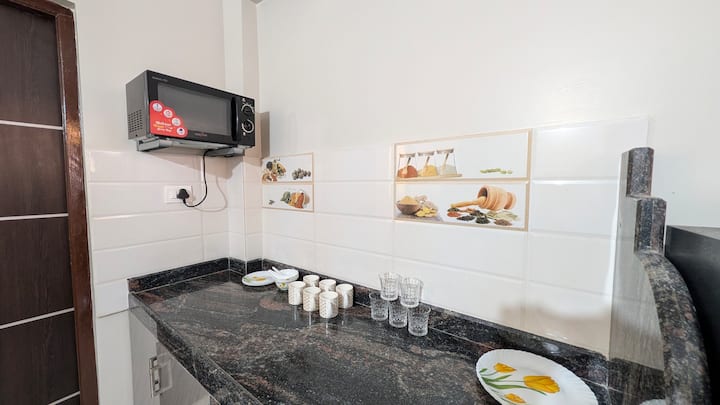 Full kitchen image 2
