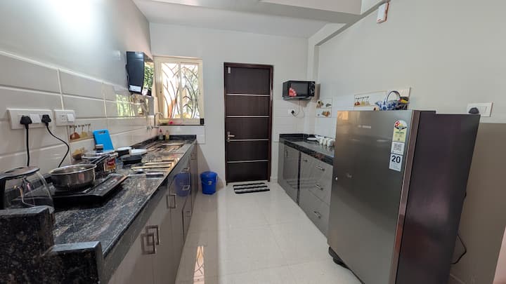 Full kitchen image 1