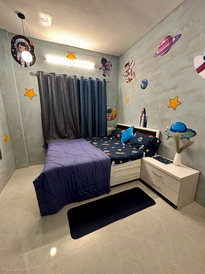 Space Escape | Unique Stay | 1rk - Nashik