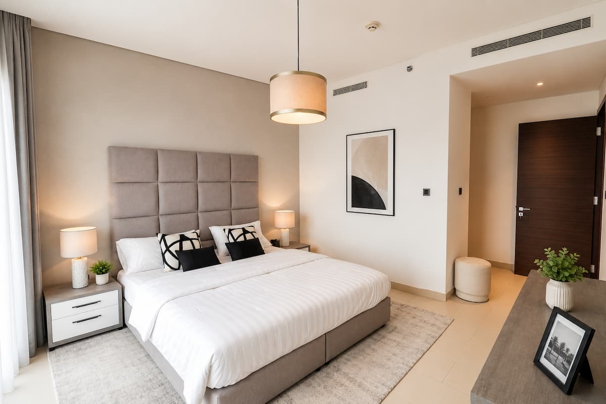 Bedroom with queen bed