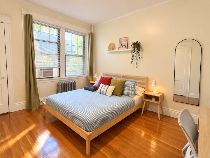 Fenway Park - 1st Floor! Two Br - Walk To All! - Boston, MA
