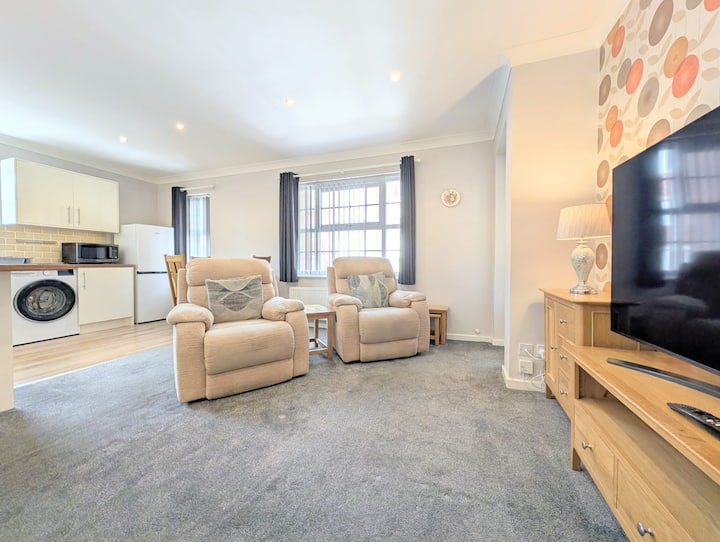 Stylish Southport Town Centre Retreat + Parking - Southport