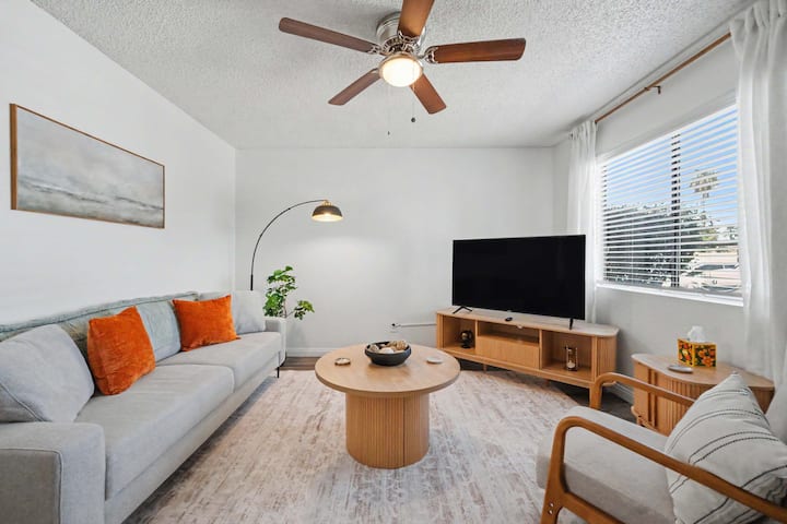 Quiet Retreat | Fast Wi-fi | Near Dining & Shops - Bakersfield, CA