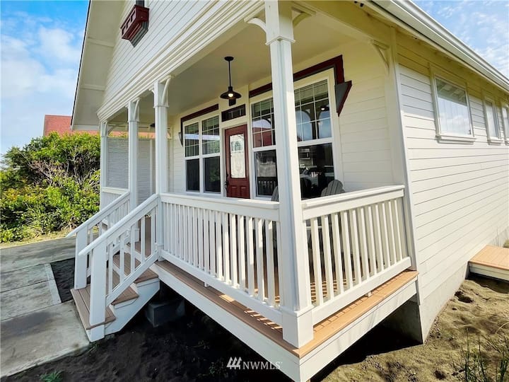 The Little Cottage That Could - Ocean Shores, WA