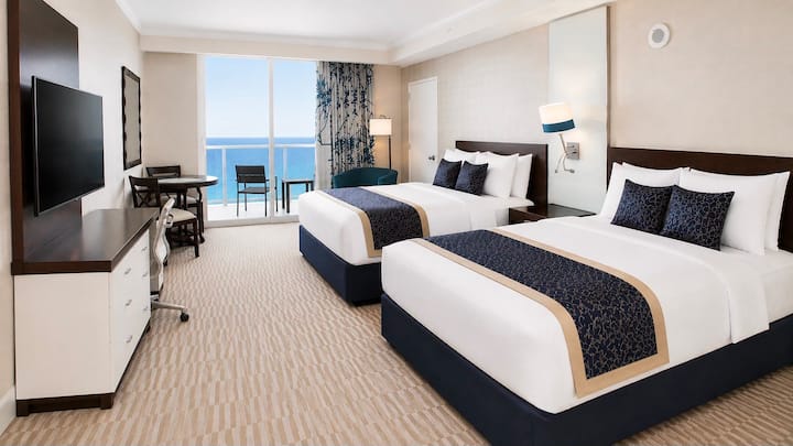 Golden Horizon | Luxury Beach Studio - Sunny Isles Beach, FL