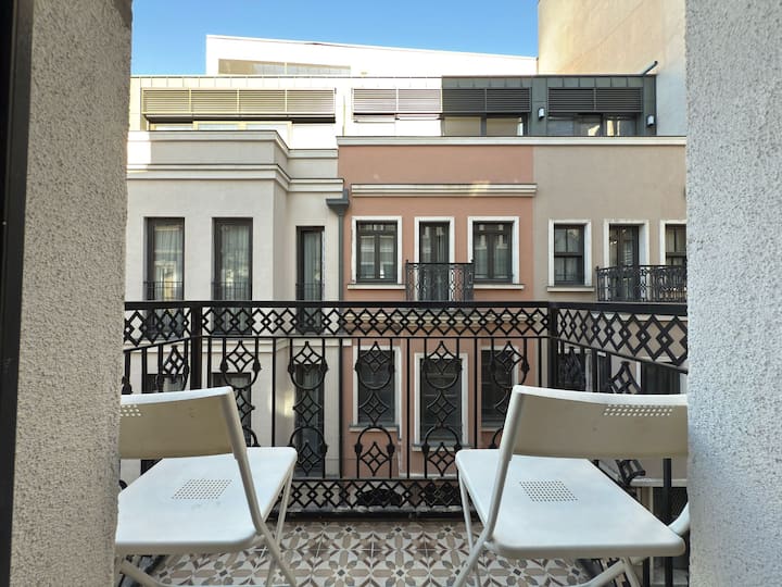 Taksimde, İStiklal Caddesine Yakın Balkonlu Suit - Beyoğlu