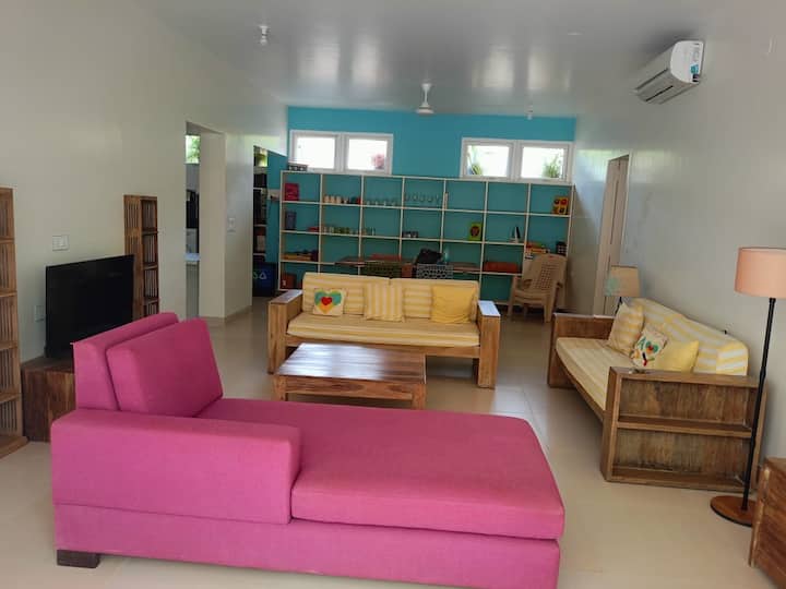 Living room image 19