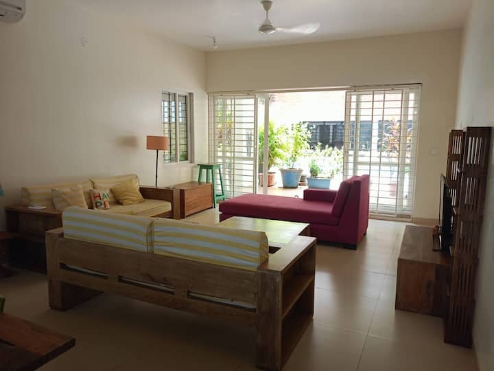 Living room image 18