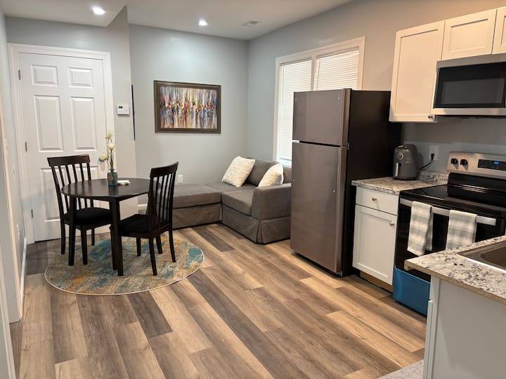 2nd Floor City Apartment Near I-95 - Brandywine Zoo, Wilmington