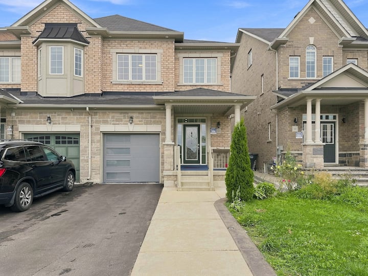 Spacious 4br Semi-detached Home In Brampton - Bolton