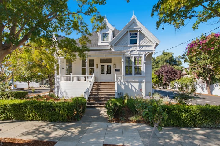 Luxury Bed & Breakfast Standard Room - Napa, CA
