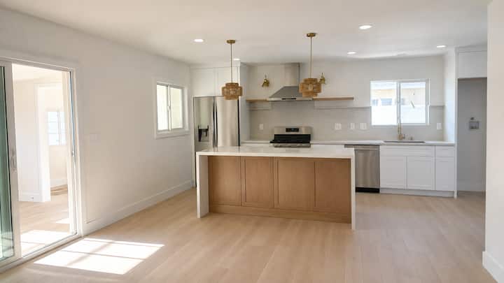 Disneyland Nearby! Cozy 4br/2ba Retreat - Anaheim, CA