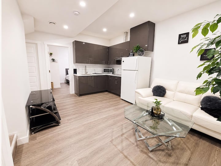 Modern 2br Furnished Suite | Chestermere - Chestermere
