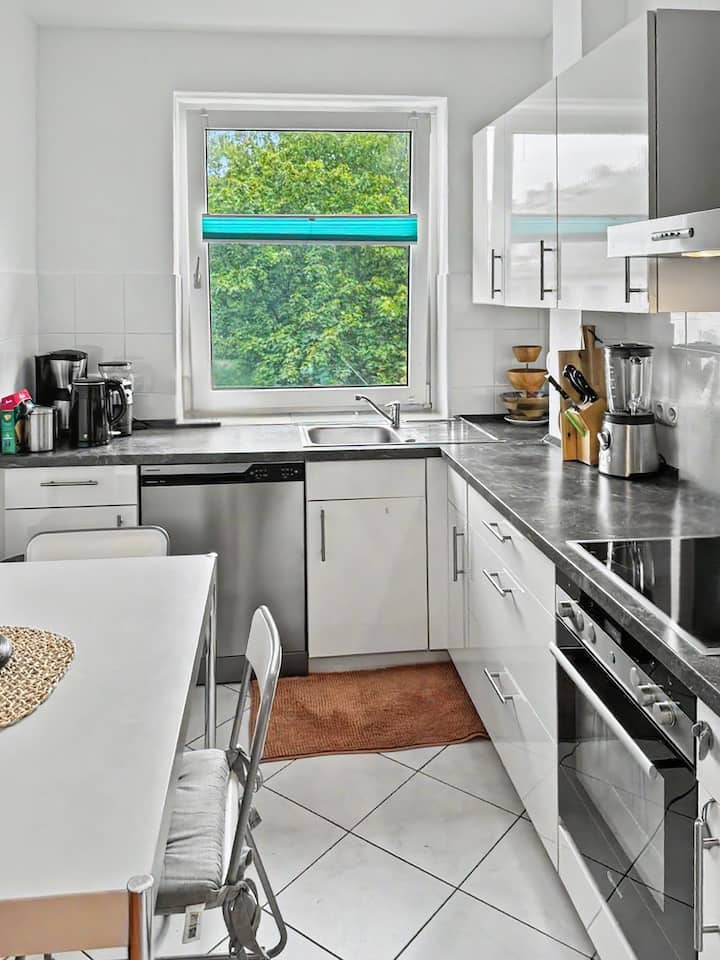 Cozy Harburg Retreat With Balcony, Near Old Town - Hamburg