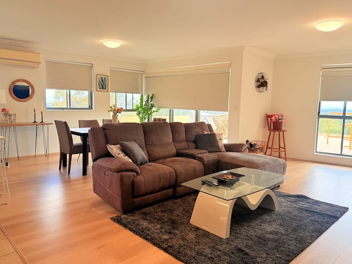 3 Bedroom Stylish Unit With Amazing View In Pymble - Hornsby