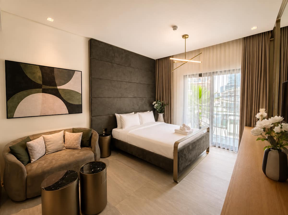 Studio with queen bed