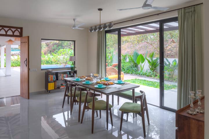 Dining area image 1