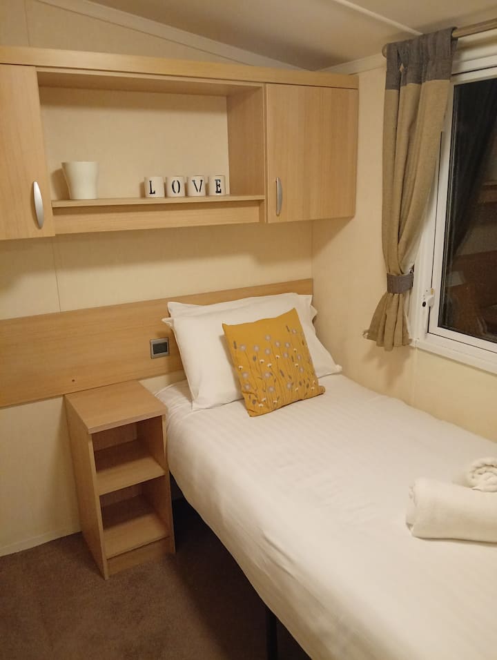 Dhomë gjumi 2