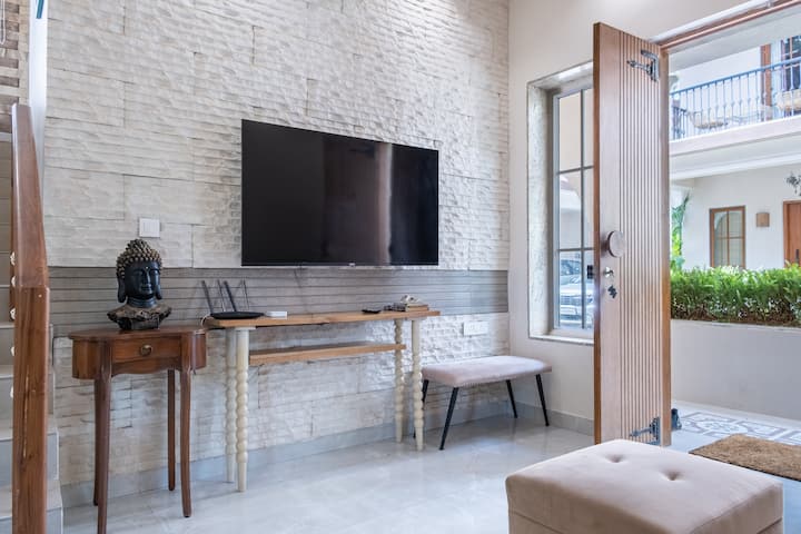 Living room image 4