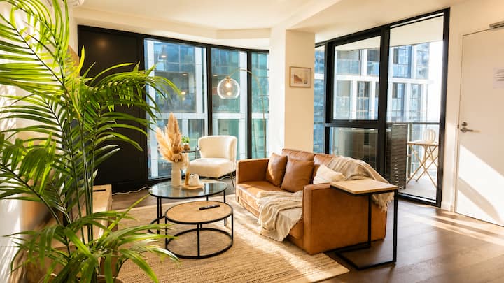 Spacious 2b2b Box Hill Apt | Parking, View & Gym - Box Hill