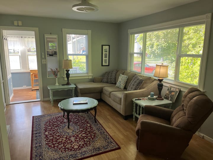 Cozy Two-bedroom House In Sunset Acres - Fredericton