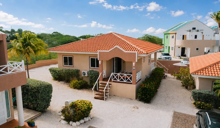 Casa Sinku Solo  Bohemian Bungalow Curaçao - Curaçao