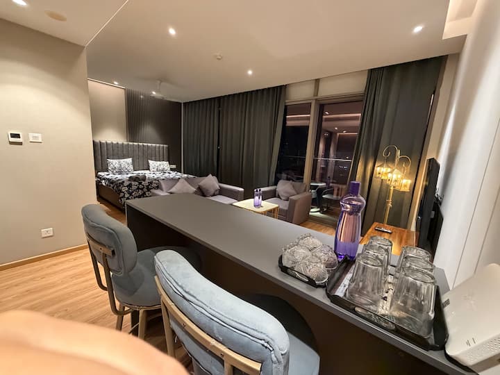 The Relief Stay Luxury With Aravali View And Pool - 古爾岡