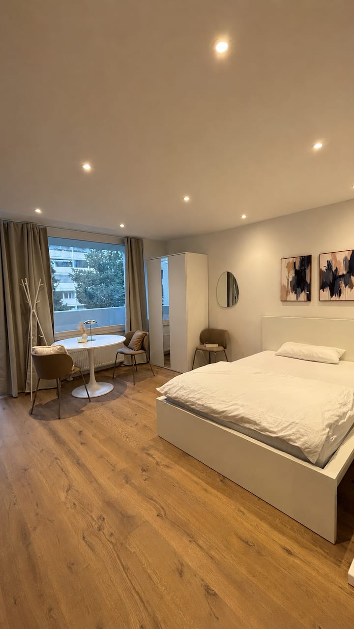 Stylish Munich Apartment With Balcony - Munique